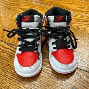 Nike Air Jordan 1 Retro High OG. White/Black/University Red.  Size 7 C.